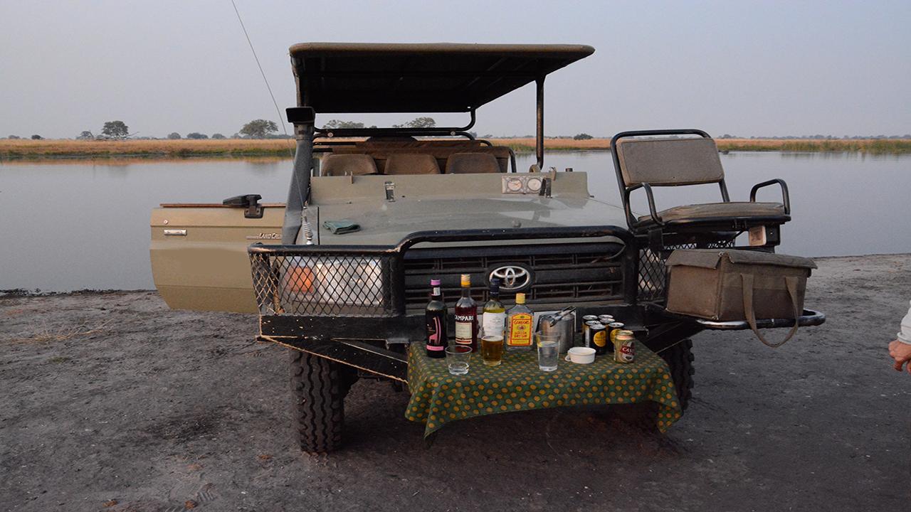 Game-Drive-Sundowners---Made-in-Africa-privately-hosted-Botswana-Safari